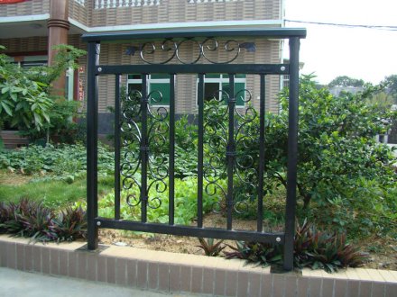 陽臺護欄裝修怎樣才規(guī)范？陽臺護欄廠家總結(jié)了