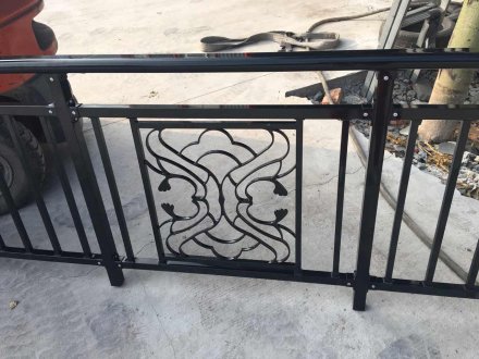 陽臺護欄有哪些樣式？陽臺護欄樣式如下：