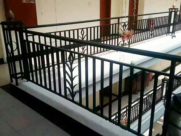 陽臺(tái)護(hù)欄